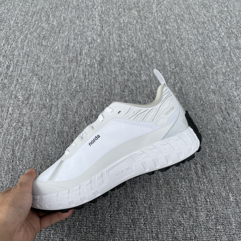 Zzegna 傑尼亞聯(lián)名款Xnorda 運(yùn)動(dòng)跑鞋 這款運(yùn)動(dòng)跑鞋上腳透氣性超好，這