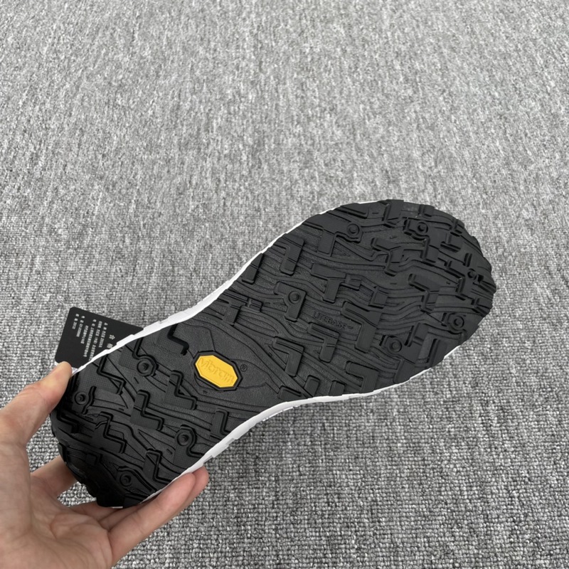 Zzegna 傑尼亞聯(lián)名款Xnorda 運(yùn)動(dòng)跑鞋 這款運(yùn)動(dòng)跑鞋上腳透氣性超好，這