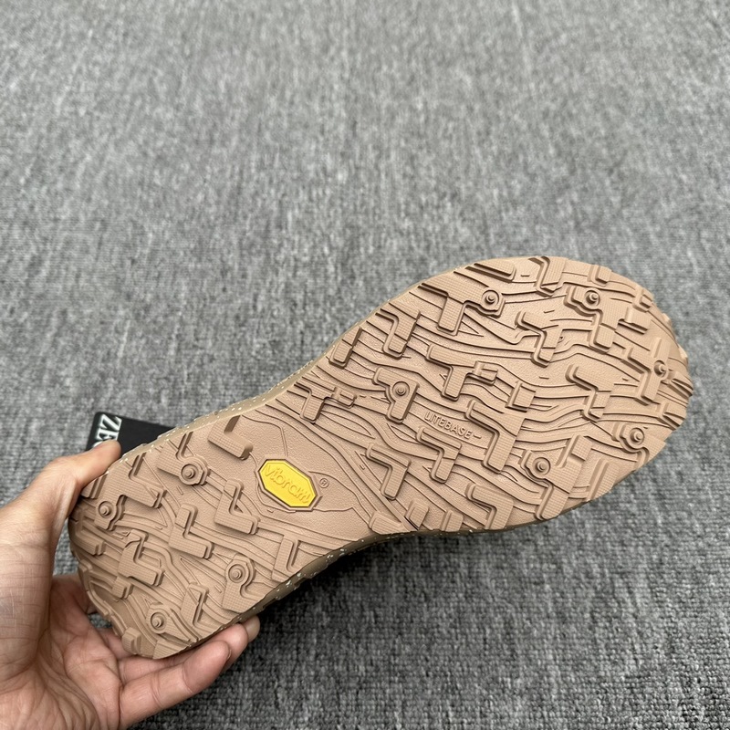 Zzegna 傑尼亞聯(lián)名款Xnorda 運動跑鞋 這款運動跑鞋上腳透氣性超好，這