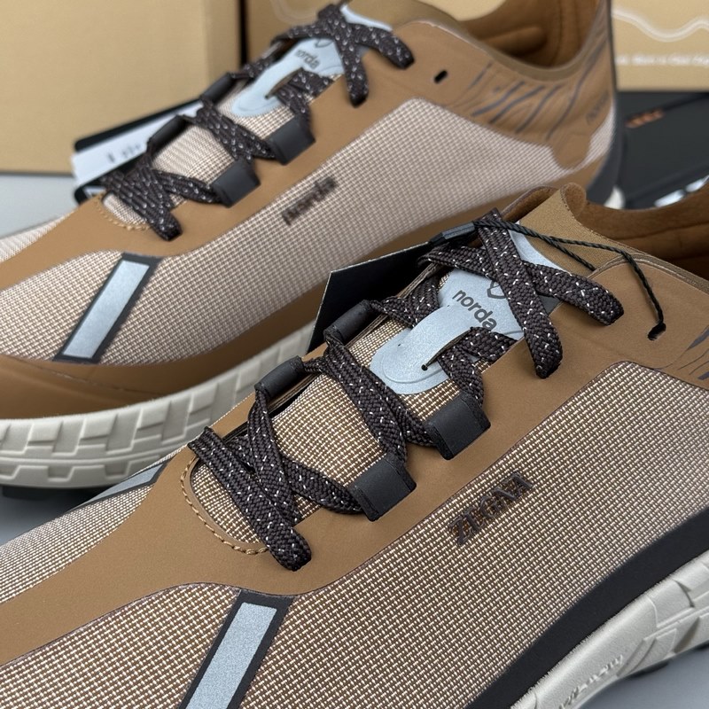 5159Z-BVI版型和産品細節：麂皮，牛皮革撞搭再生尼龍面料，領口加貼高彈記憶