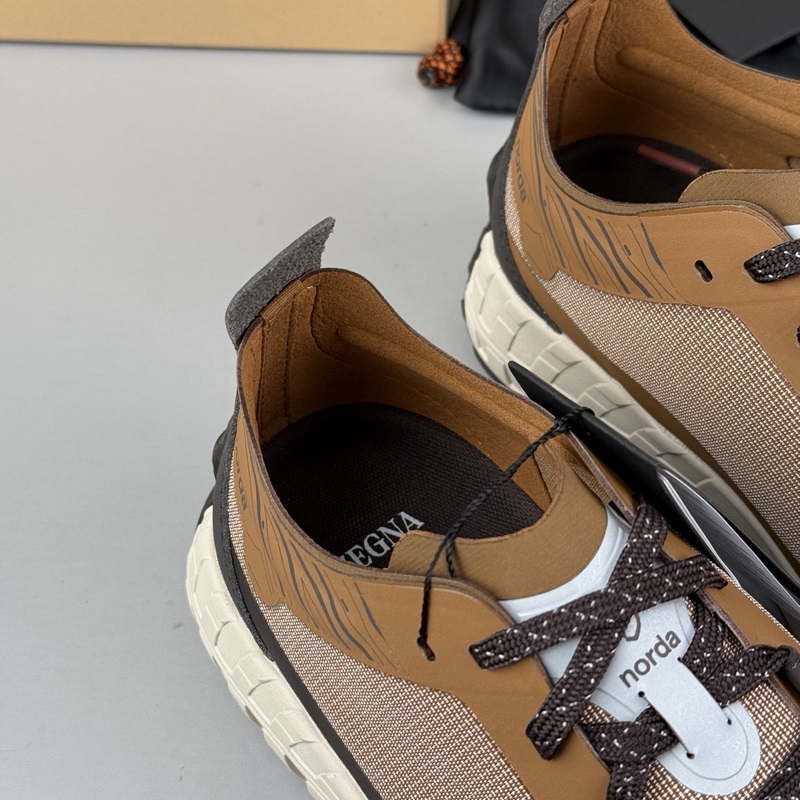 5159Z-BVI版型和産品細節：麂皮，牛皮革撞搭再生尼龍面料，領口加貼高彈記憶