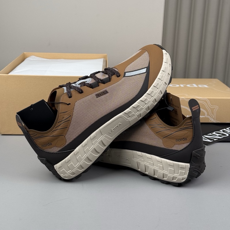 5159Z-BVI版型和産品細節：麂皮，牛皮革撞搭再生尼龍面料，領口加貼高彈記憶