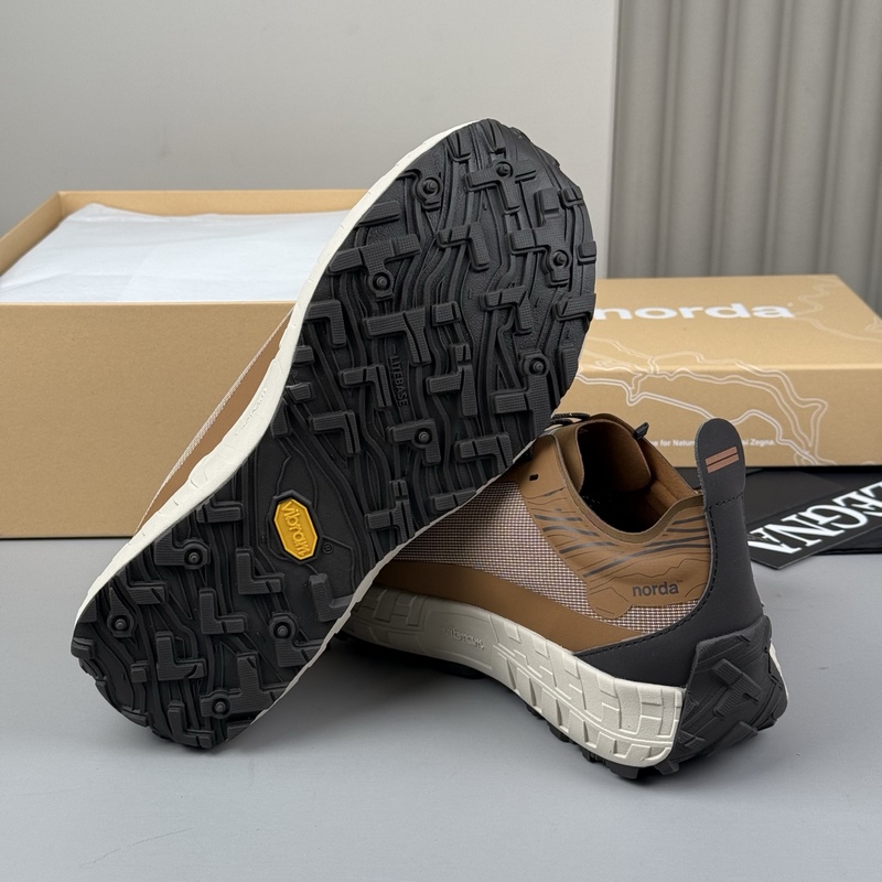 5159Z-BVI版型和産品細節：麂皮，牛皮革撞搭再生尼龍面料，領口加貼高彈記憶