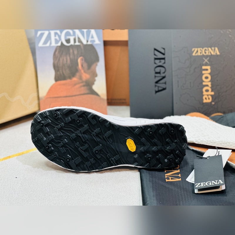 5159Z-BVI版型和産品細節：麂皮，牛皮革撞搭再生尼龍面料，領口加貼高彈記憶