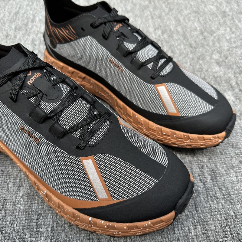 Zzegna 傑尼亞聯名款Xnorda 運動跑鞋 這款運動跑鞋上腳透氣性超好，這