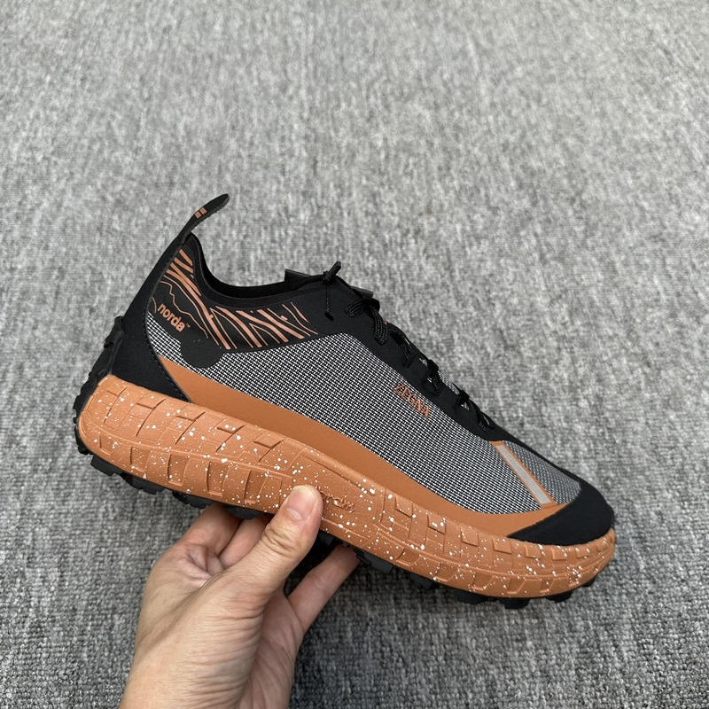 Zzegna 傑尼亞聯名款Xnorda 運動跑鞋 這款運動跑鞋上腳透氣性超好，這