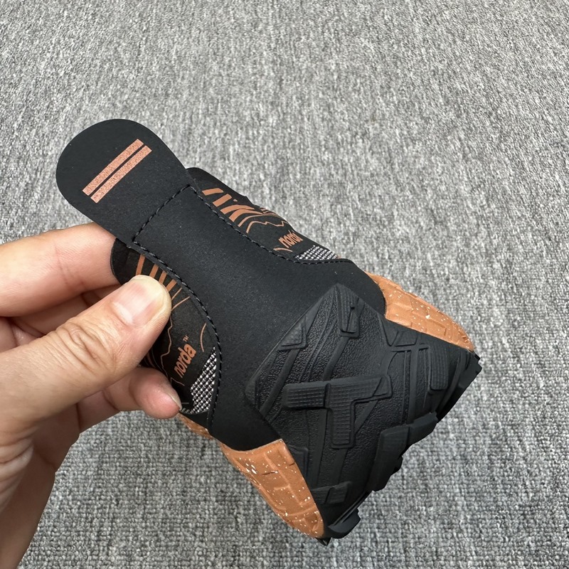 Zzegna 傑尼亞聯名款Xnorda 運動跑鞋 這款運動跑鞋上腳透氣性超好，這