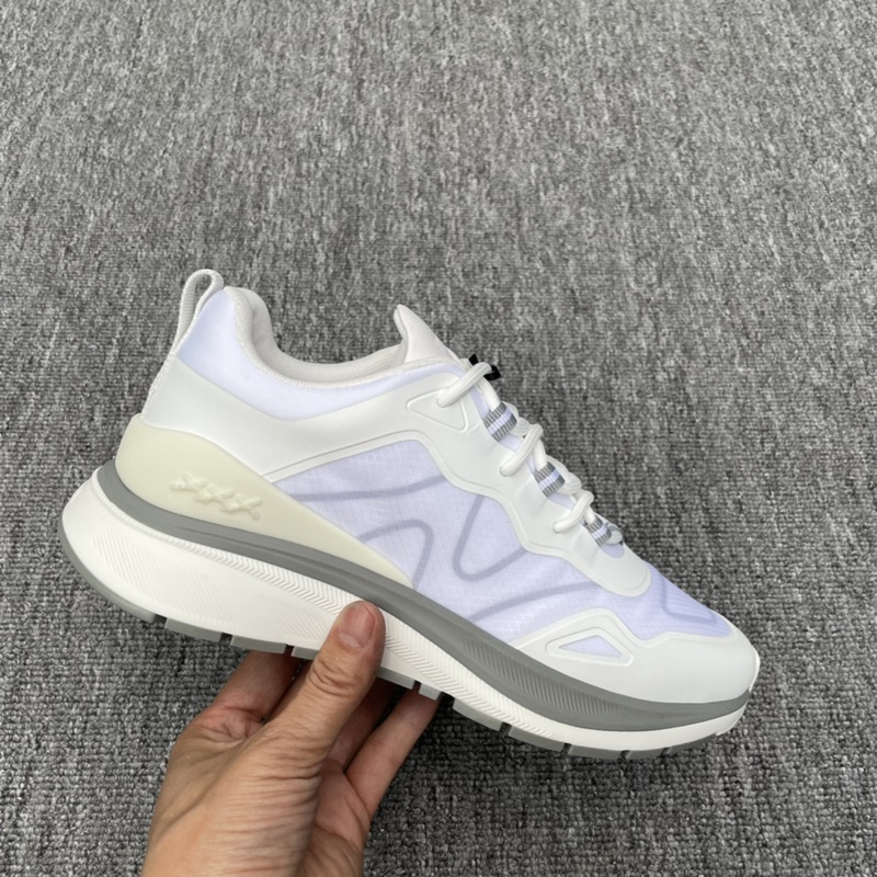 Zzegna 傑尼亞 運動科技跑鞋 這款運動跑鞋以再生尼龍制成，踐行傑尼亞對實現