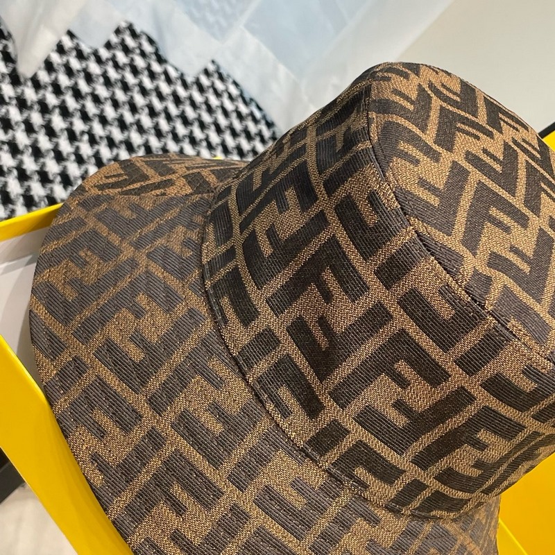 FENDI芬迪春夏新款緞面面料雙F老花漁夫帽 極簡高級風(fēng)，網(wǎng)紅時尚達人的潮搭單品