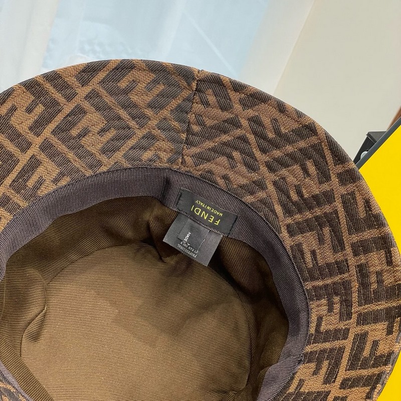 FENDI芬迪春夏新款緞面面料雙F老花漁夫帽 極簡高級風(fēng)，網(wǎng)紅時尚達人的潮搭單品