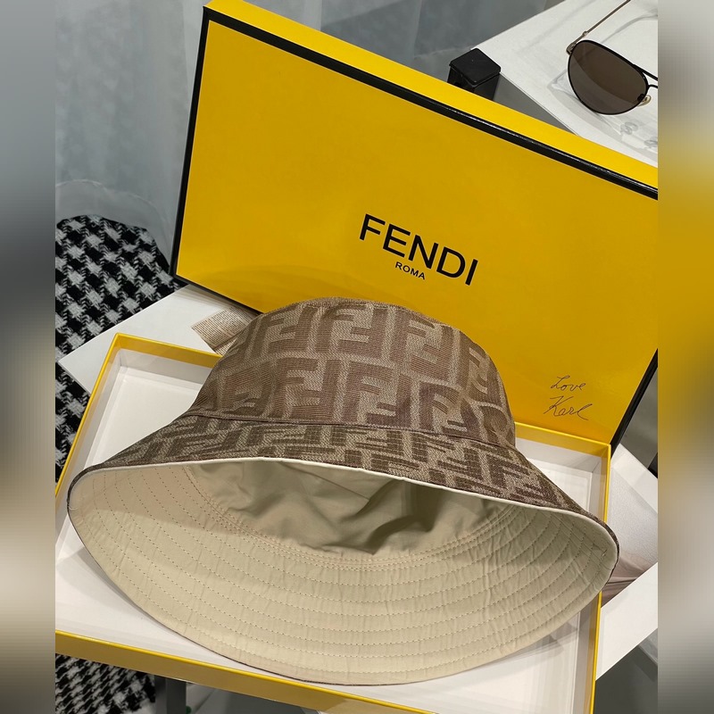 FENDI芬迪春夏新款緞面面料雙F老花漁夫帽 極簡(jiǎn)高級(jí)風(fēng)，網(wǎng)紅時(shí)尚達(dá)人的潮搭單品