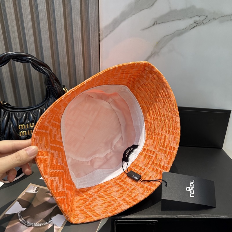 FENDI 芬迪 老花字母漁夫帽，FD的老花漁夫帽真的很洋氣，超火爆的漁夫帽，看