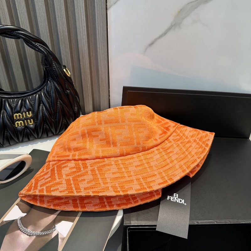 FENDI 芬迪 老花字母漁夫帽，FD的老花漁夫帽真的很洋氣，超火爆的漁夫帽，看
