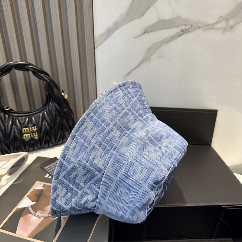 FENDI 芬迪 老花字母漁夫帽，FD的老花漁夫帽真的很洋氣，超火爆的漁夫帽，看