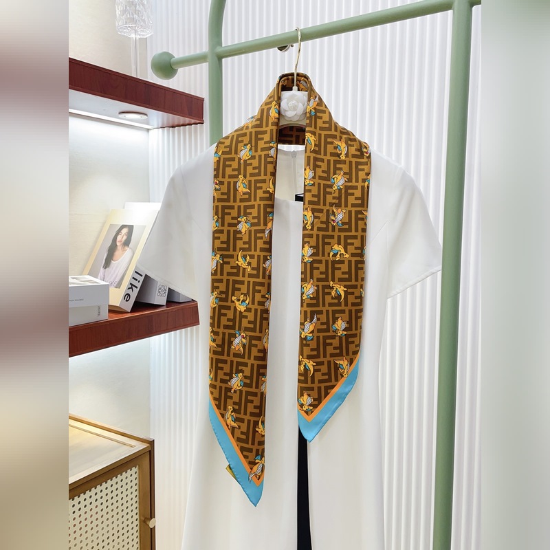 [16姆米 單面]Fendi最新的專櫃主打款[小飛龍 90]真絲小方巾 度假及日