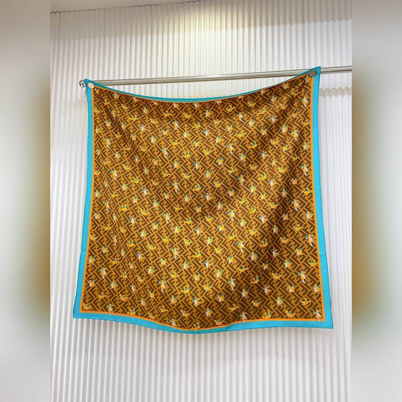 [16姆米 單面]Fendi最新的專櫃主打款[小飛龍 90]真絲小方巾 度假及日