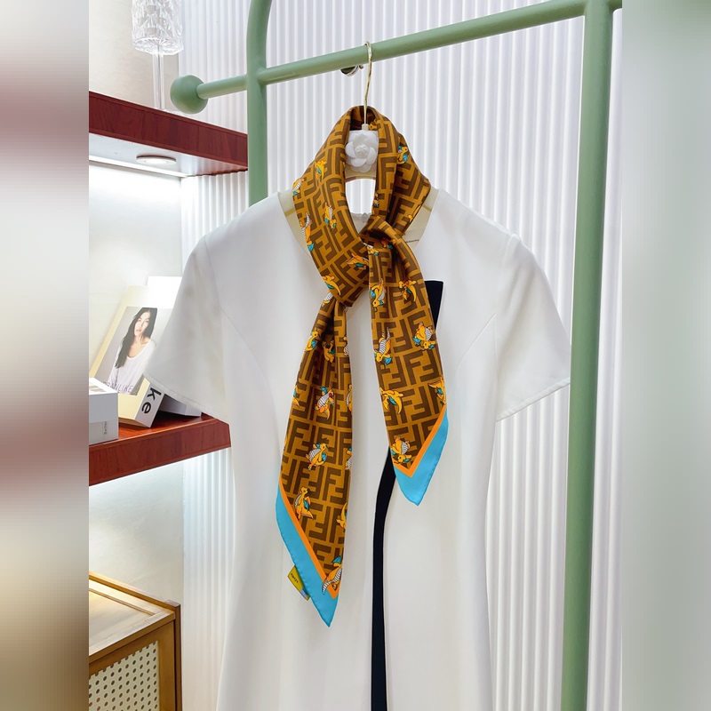 [16姆米 單面]Fendi最新的專櫃主打款[小飛龍 90]真絲小方巾 度假及日