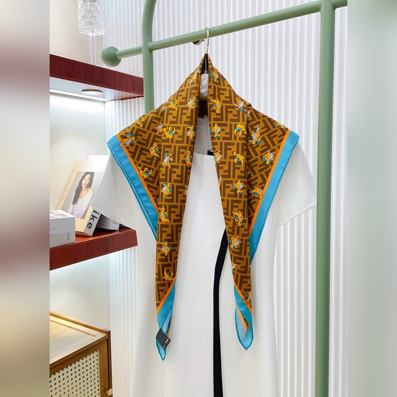 [16姆米 單面]Fendi最新的專櫃主打款[小飛龍 90]真絲小方巾 度假及日