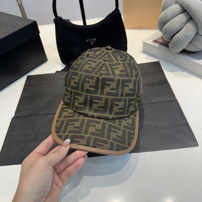 FF提花芬迪布料棒球帽 半軟帽頂棒球帽。彩用原闆咖色提花FF圖案布料裝飾 後扣魔