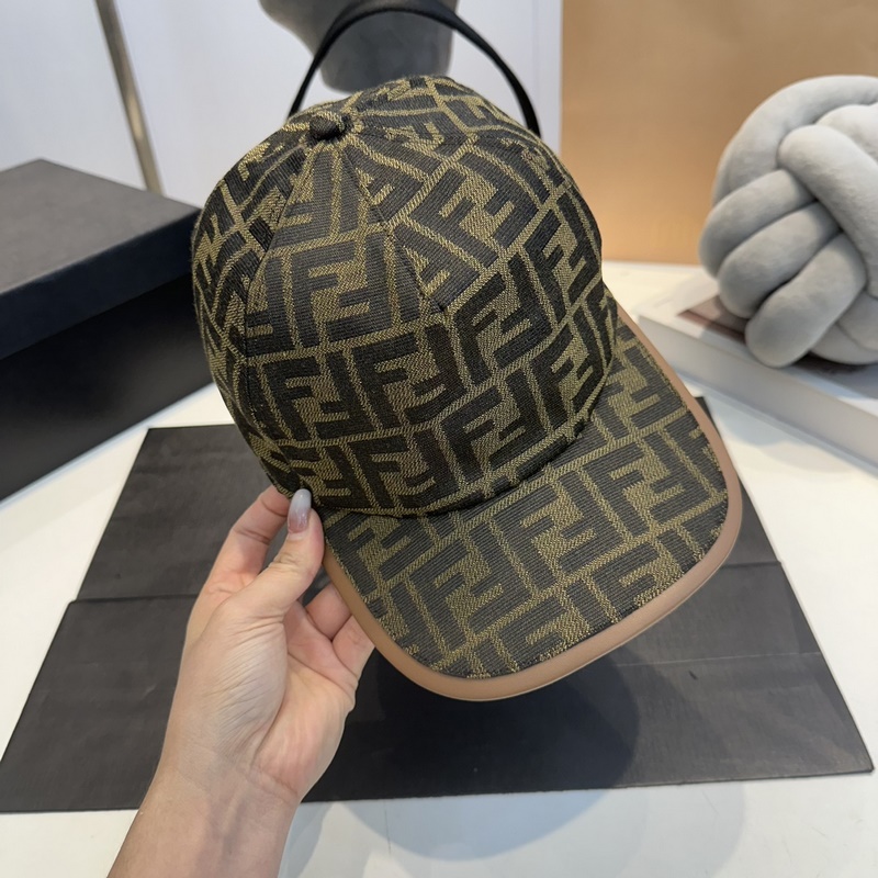 FF提花芬迪布料棒球帽 半軟帽頂棒球帽。彩用原闆咖色提花FF圖案布料裝飾 後扣魔