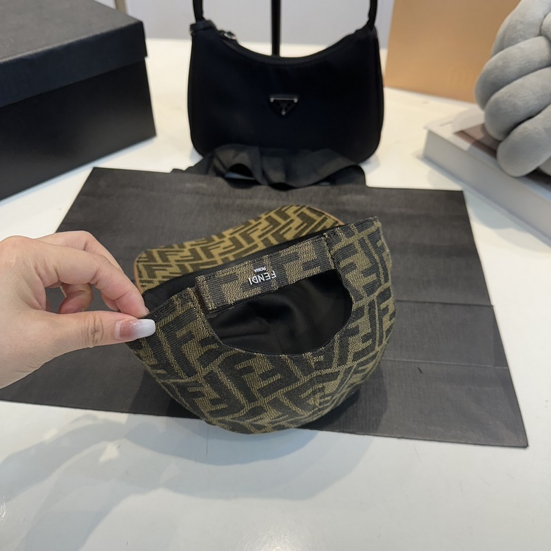 FF提花芬迪布料棒球帽 半軟帽頂棒球帽。彩用原闆咖色提花FF圖案布料裝飾 後扣魔