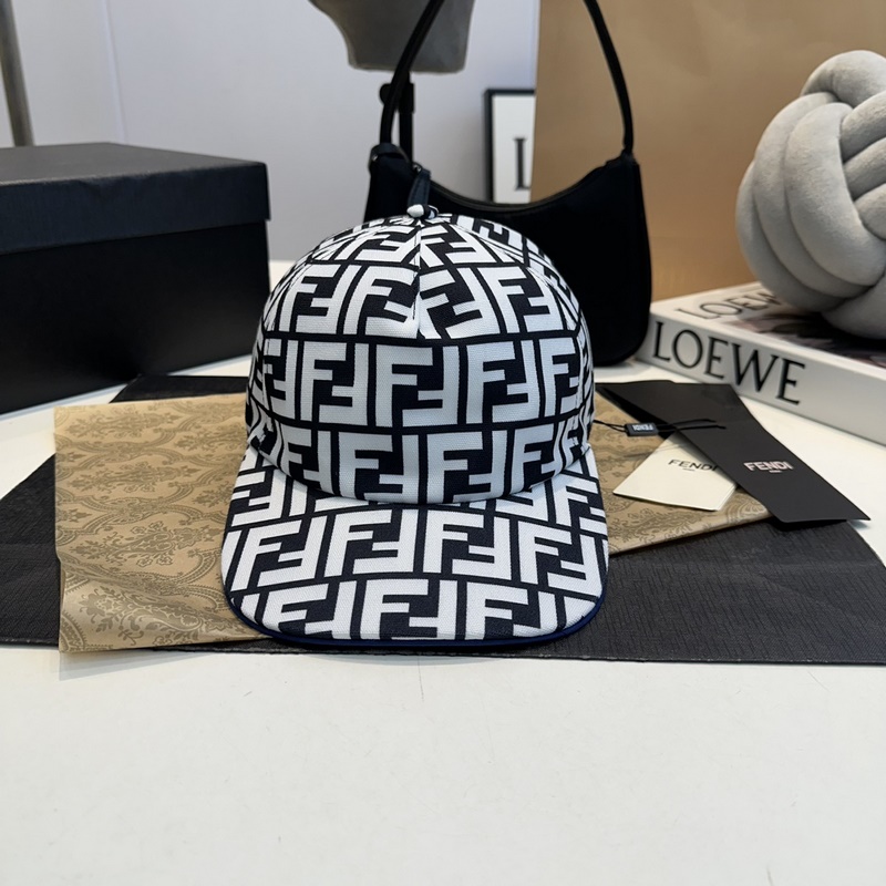 深灰色FF提花半軟帽舌棒球帽。後帽帶FENDI字樣 意大利制造 材質：65%滌綸