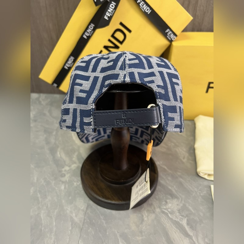 Fendi 原版定制 經(jīng)典款棒球帽 專(zhuān)櫃常年熱賣(mài)款 口碑極佳 提花帆布料 輕盈透