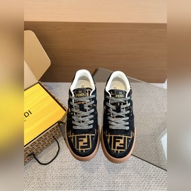 新色 Fendi芬迪闆鞋 休閑運動鞋 情侶款 設(shè)計師Kim Jones打造的首