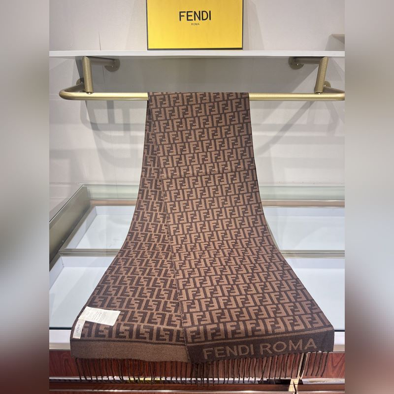 新款極品 Fendi今年最火的圍巾 全世界都在搶的老花FF字母款 主打的限量大極