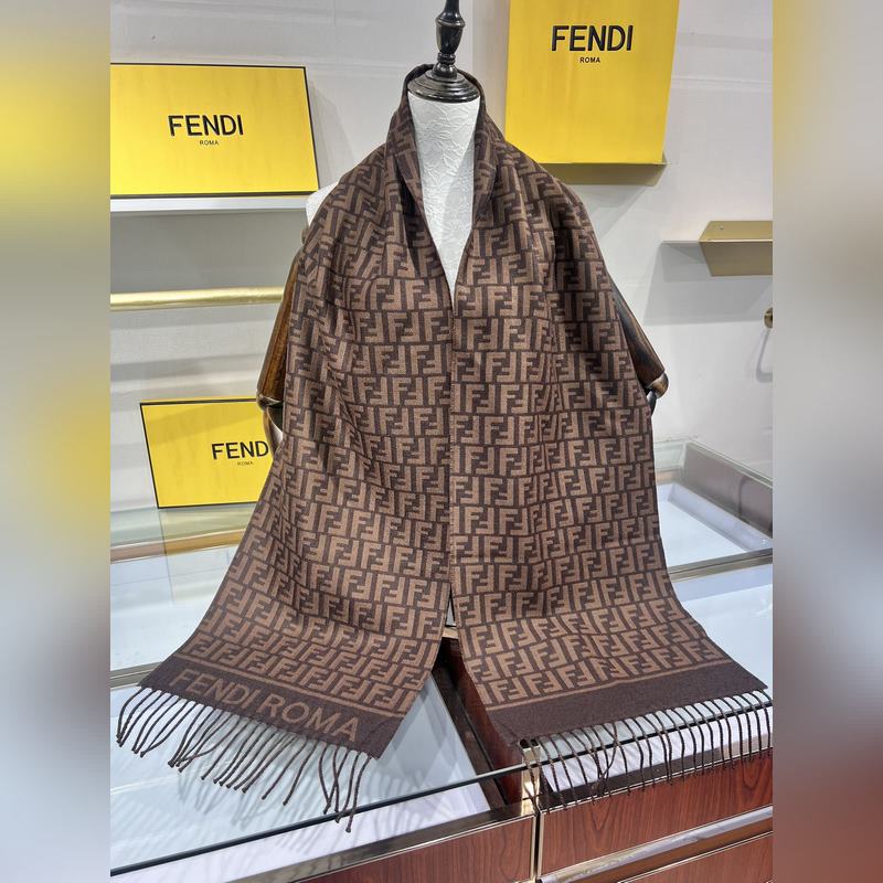 新款極品 Fendi今年最火的圍巾 全世界都在搶的老花FF字母款 主打的限量大極