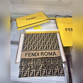 新款極品 Fendi今年最火的圍巾 全世界都在搶的老花FF字母款 主打的限量大極