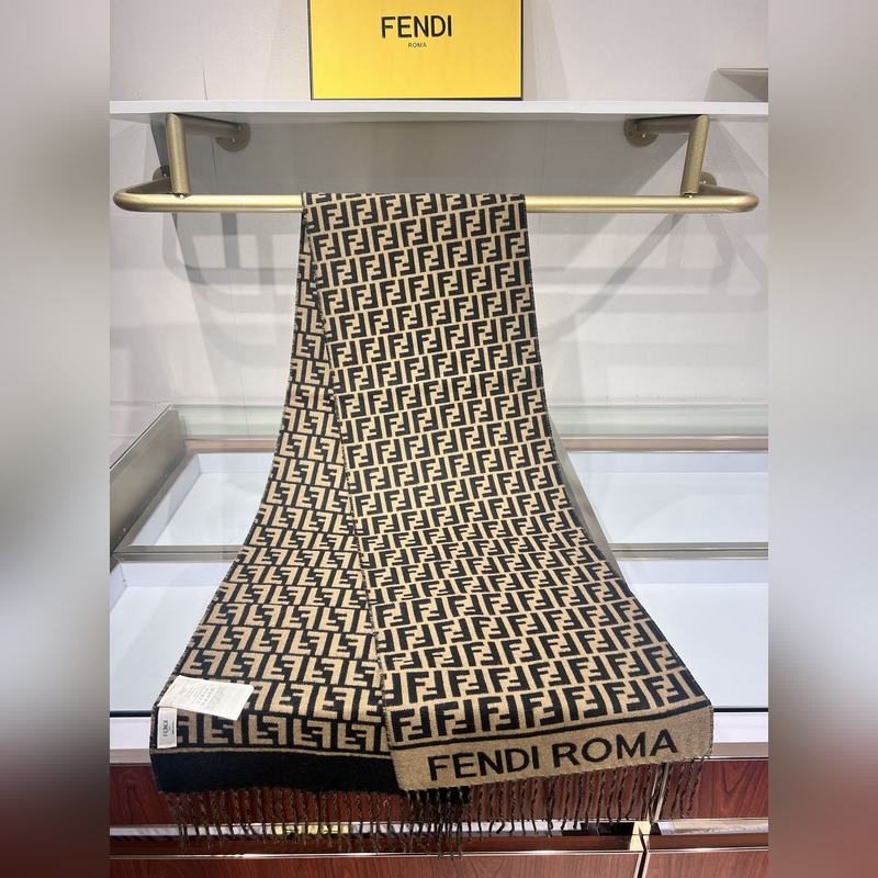 新款極品 Fendi今年最火的圍巾 全世界都在搶的老花FF字母款 主打的限量大極