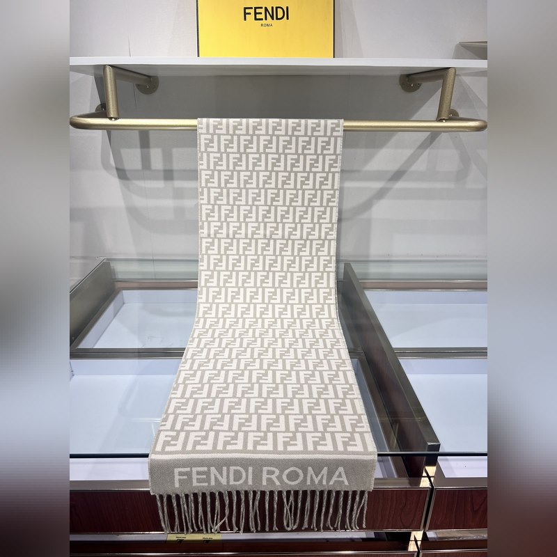 新款極品 Fendi今年最火的圍巾 全世界都在搶的老花FF字母款 主打的限量大極