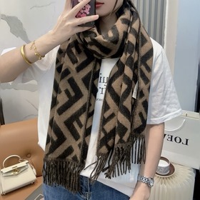 市面最好的貨，歡迎對比VS極品 Fendi今年最火的圍巾 全世界都在搶的老花FF