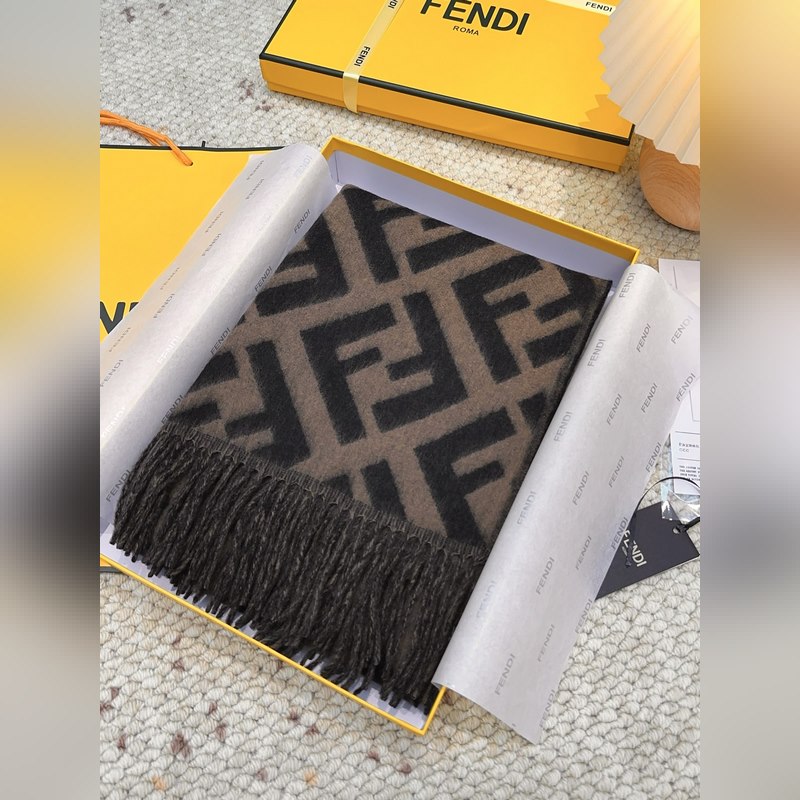 市面最好的貨，歡迎對比VS極品 Fendi今年最火的圍巾 全世界都在搶的老花FF