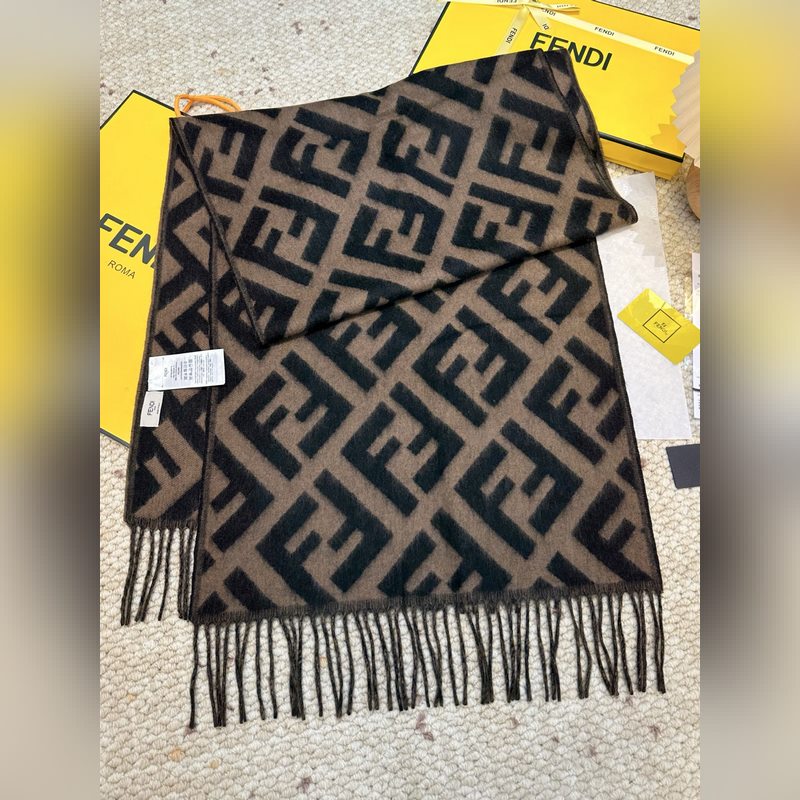市面最好的貨，歡迎對比VS極品 Fendi今年最火的圍巾 全世界都在搶的老花FF