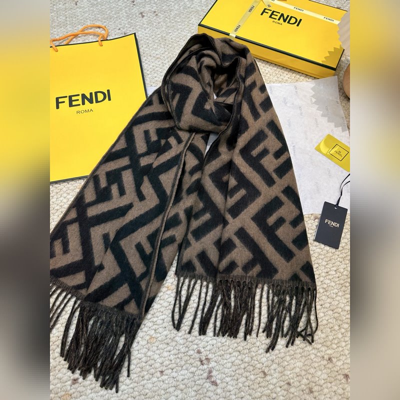 市面最好的貨，歡迎對比VS極品 Fendi今年最火的圍巾 全世界都在搶的老花FF