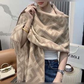 市面最好的貨，歡迎對比VS極品 Fendi今年最火的圍巾 全世界都在搶的老花FF