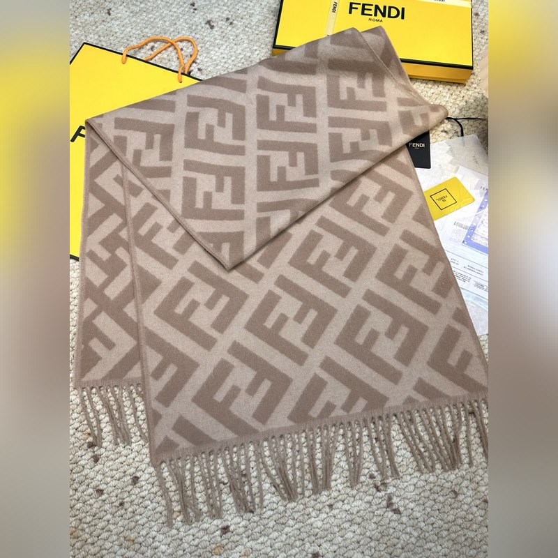 市面最好的貨，歡迎對比VS極品 Fendi今年最火的圍巾 全世界都在搶的老花FF