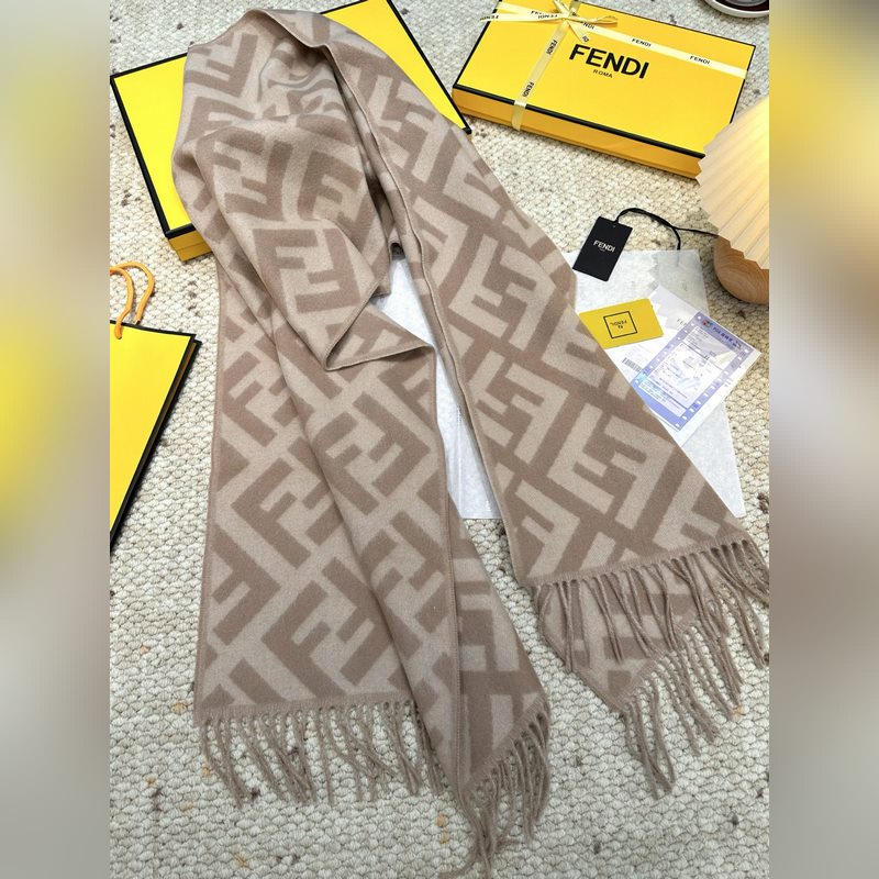 市面最好的貨，歡迎對比VS極品 Fendi今年最火的圍巾 全世界都在搶的老花FF