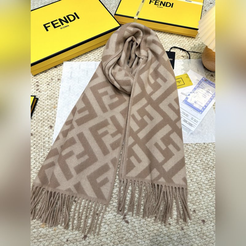 市面最好的貨，歡迎對比VS極品 Fendi今年最火的圍巾 全世界都在搶的老花FF