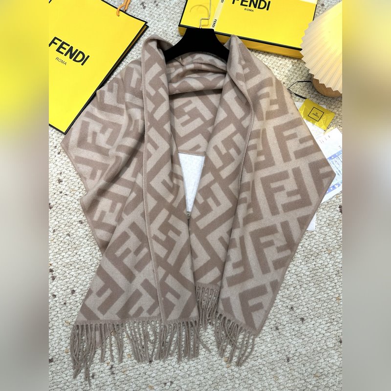 市面最好的貨，歡迎對比VS極品 Fendi今年最火的圍巾 全世界都在搶的老花FF