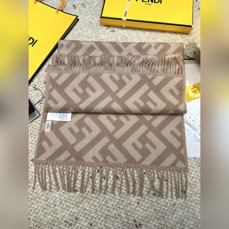 市面最好的貨，歡迎對比VS極品 Fendi今年最火的圍巾 全世界都在搶的老花FF