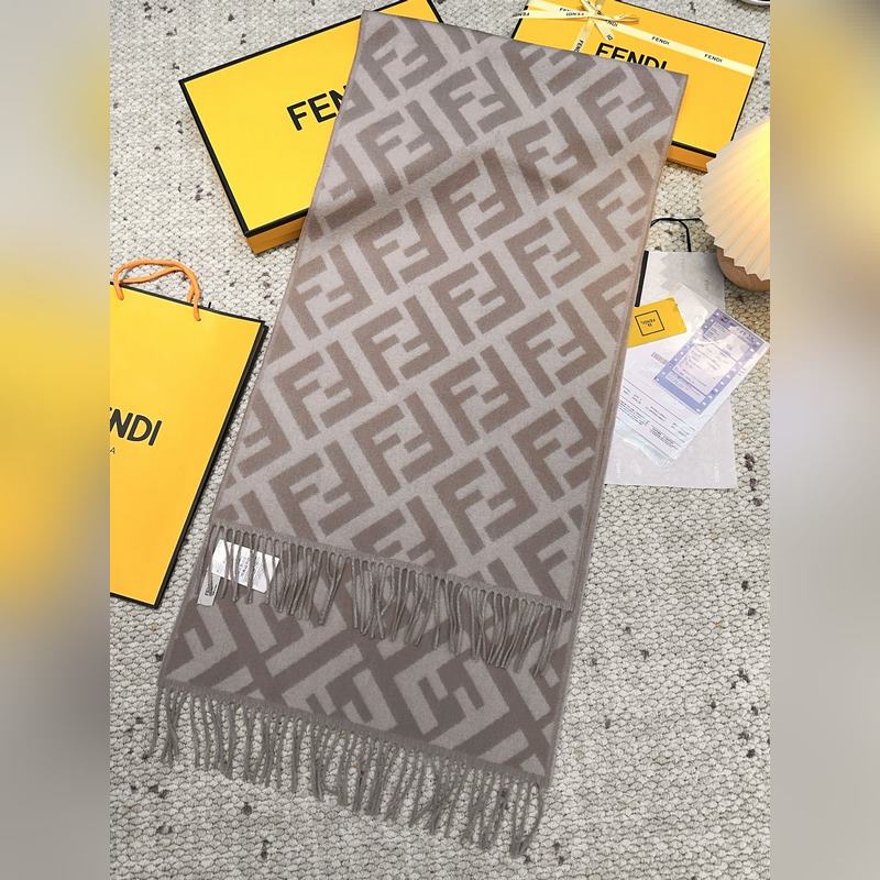 市面最好的貨，歡迎對比VS極品 Fendi今年最火的圍巾 全世界都在搶的老花FF