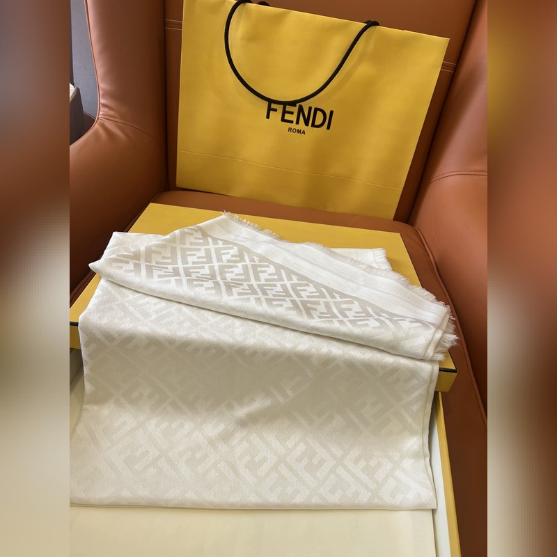Fendi 新[ FF字母提花絲巾披肩] 滿Logo設計提花 材質：60%桑蠶絲