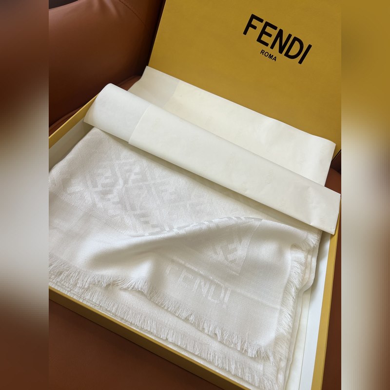 Fendi 新[ FF字母提花絲巾披肩] 滿Logo設計提花 材質：60%桑蠶絲