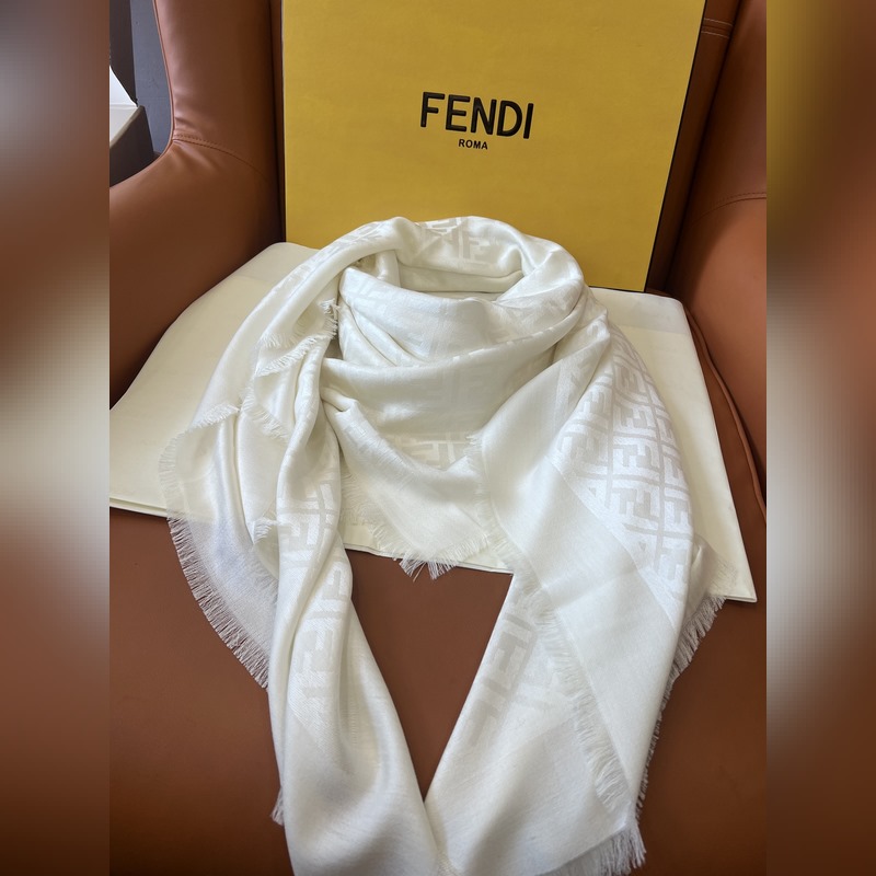 Fendi 新[ FF字母提花絲巾披肩] 滿Logo設計提花 材質：60%桑蠶絲