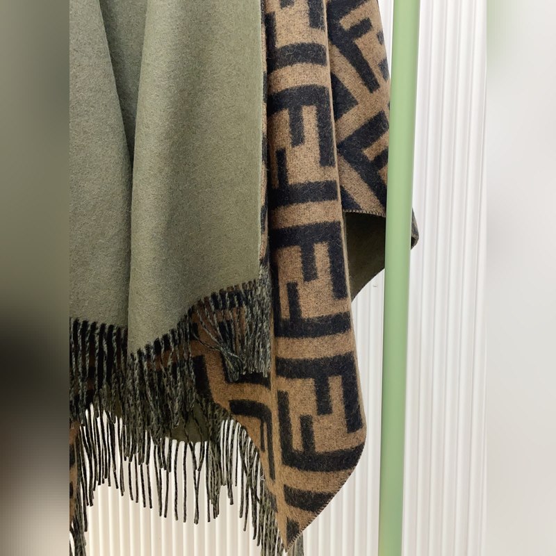 [高品質(zhì)]芬迪Fendi重磅FF字母元素羊毛鬥篷，專櫃新色 F主打的鬥篷，專櫃也