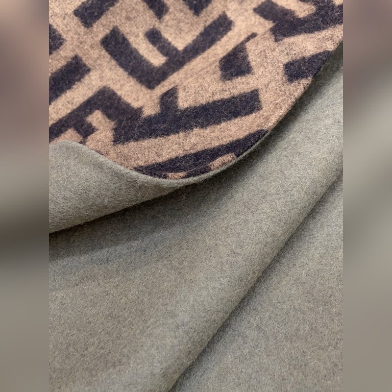 [高品質(zhì)]芬迪Fendi重磅FF字母元素羊毛鬥篷，專櫃新色 F主打的鬥篷，專櫃也