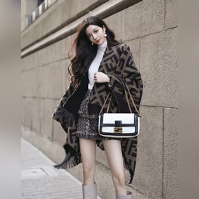 [高品質]芬迪Fendi重磅FF字母元素羊毛鬥篷，專櫃新色 F主打的鬥篷，專櫃也